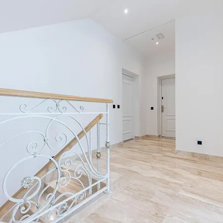 Bella Vista Am * טרוגיר